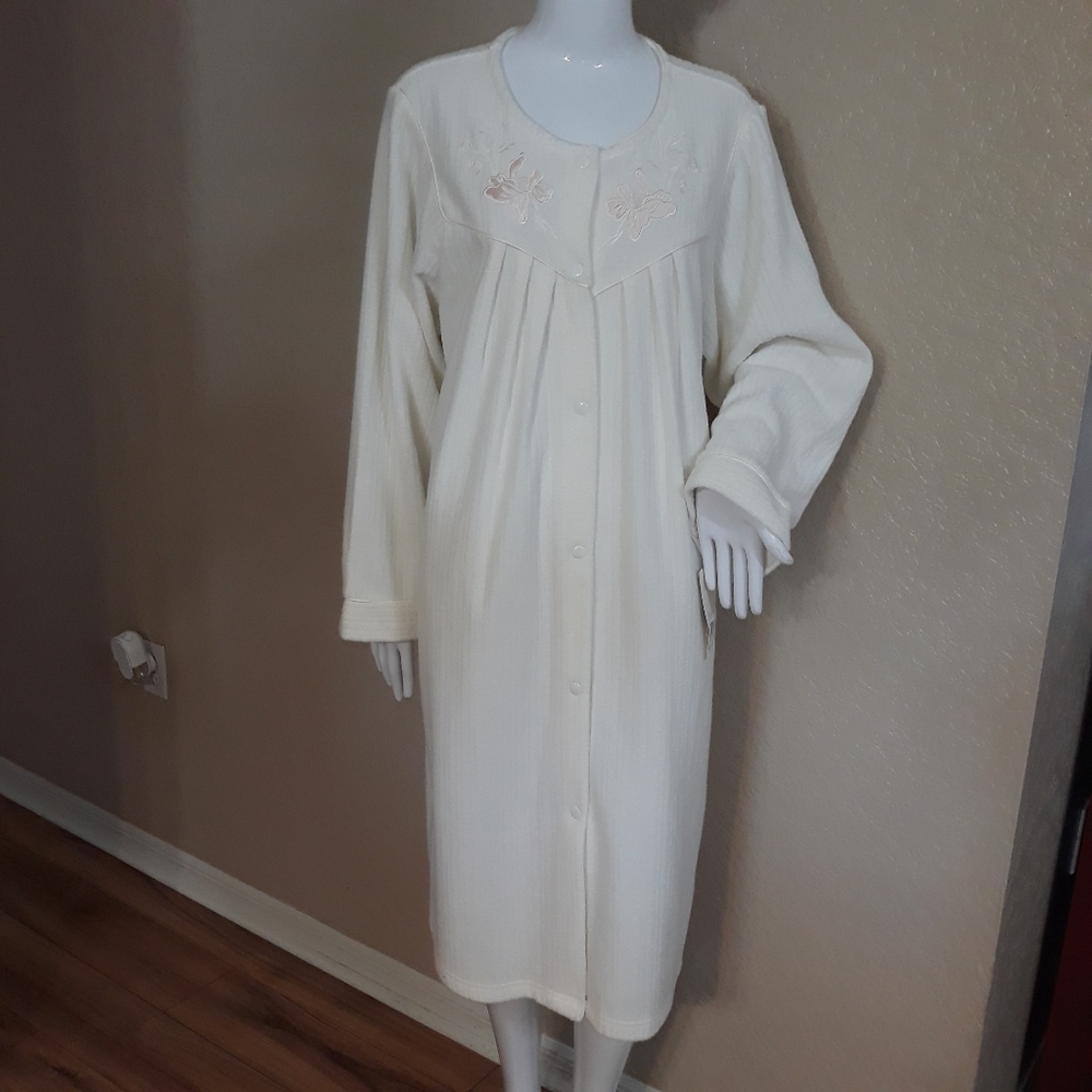 Vintage Collette By Miss Elaine Snap Down Robe NWT